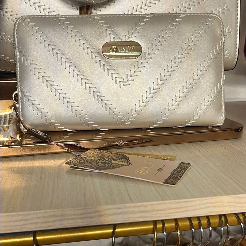 Nique Elegant Cream Wallet